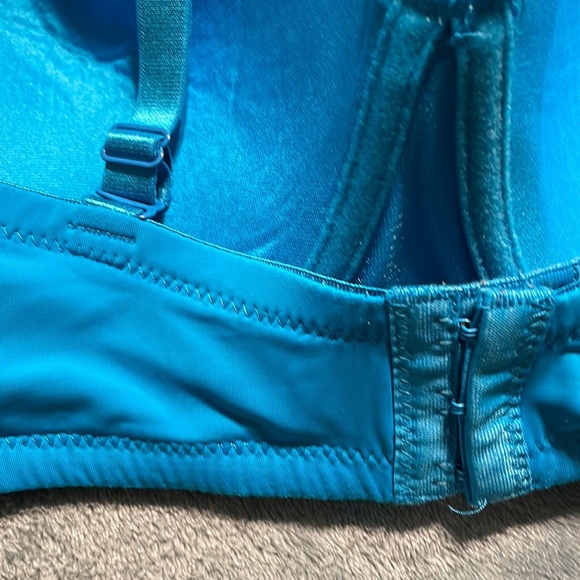Turquoise adjustable strap and band bra, size 42DD, Kmart Pink K brand. - Picture 5 of 6
